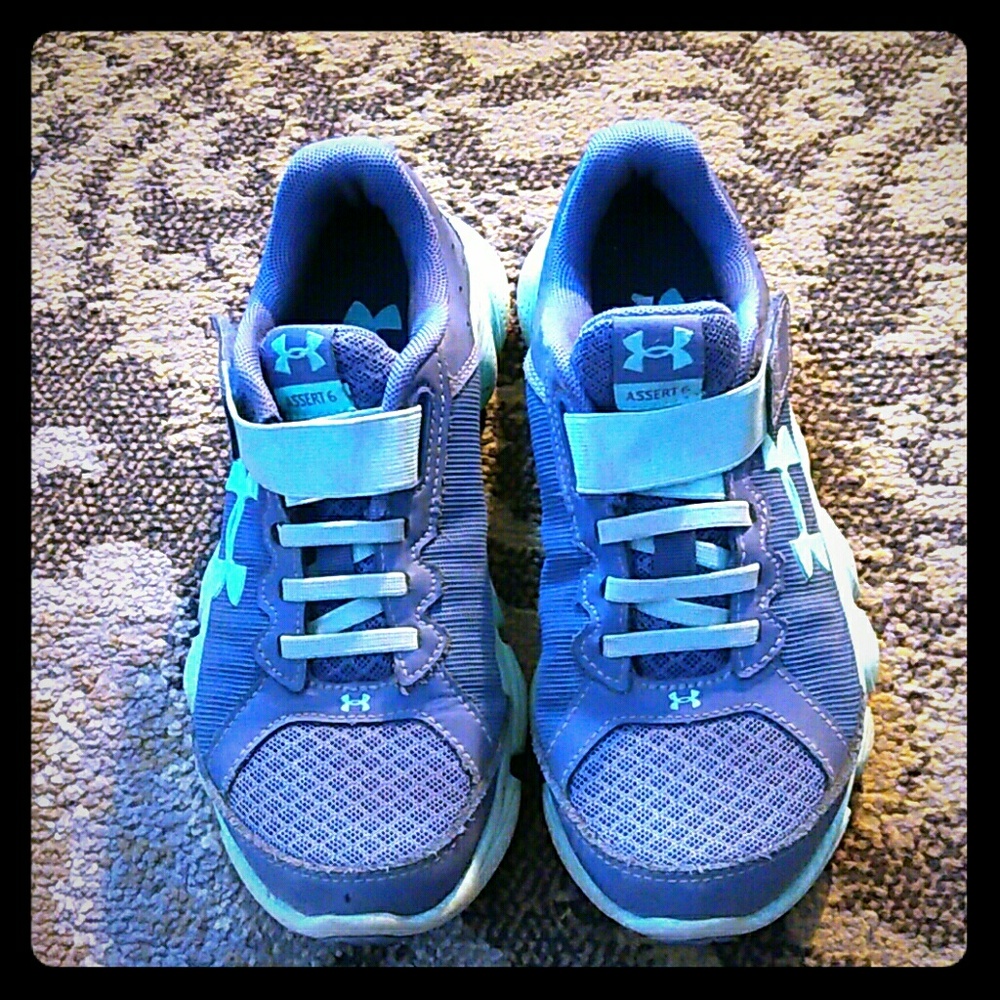 Kids size 1.5 Under Armour sneakers